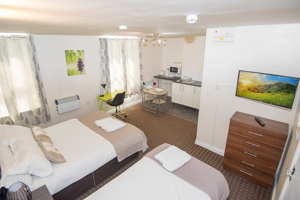 Deluxe Studio, Multiple Beds photo 1