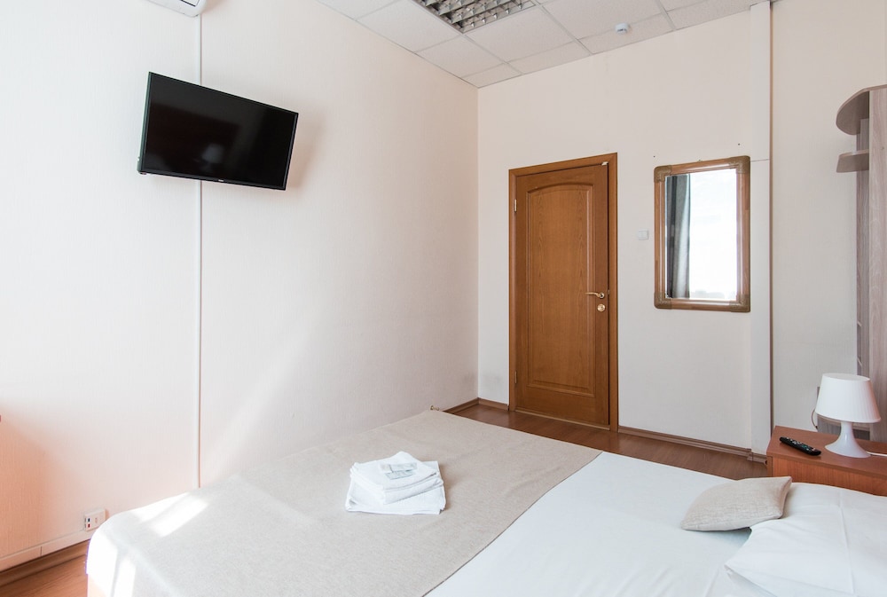 Economy Single Room, Shared Bathroom photo 3