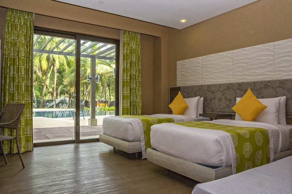 Pool Side Suite
