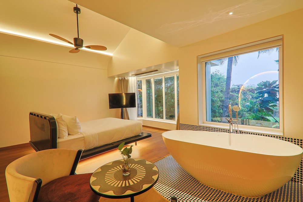 Treepie - Superior Room with Bathtub photo 3
