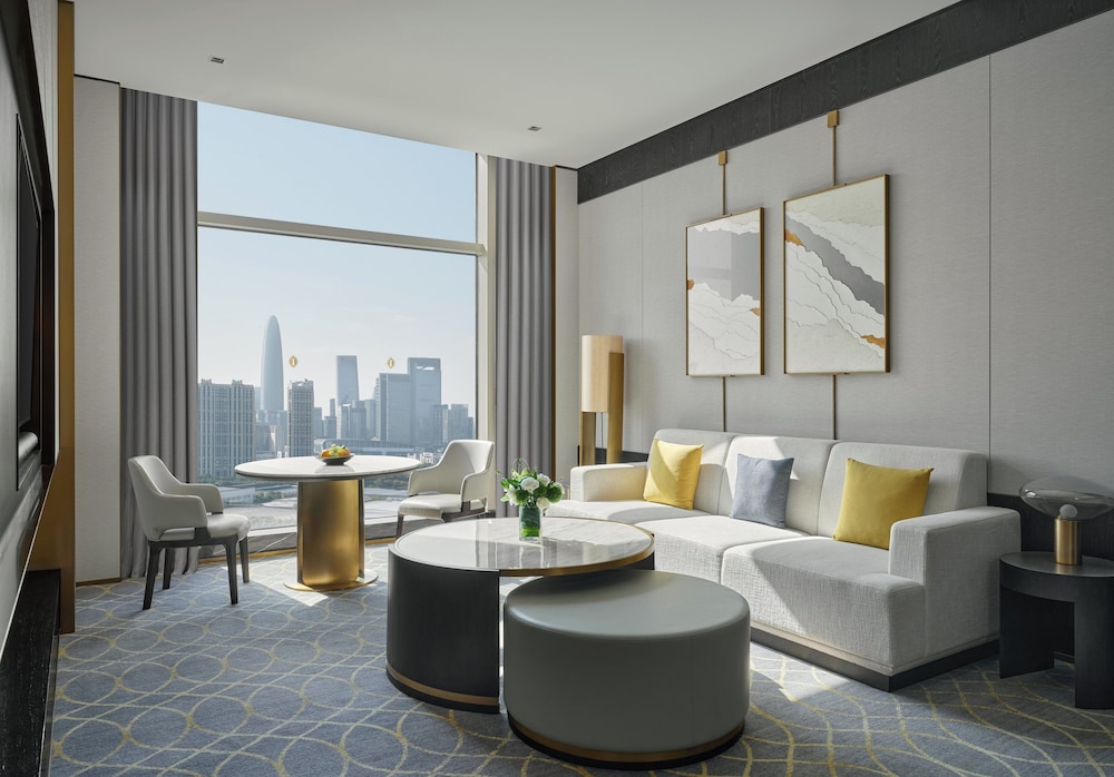 1 King Bed Premium Suite Lounge Access photo 3