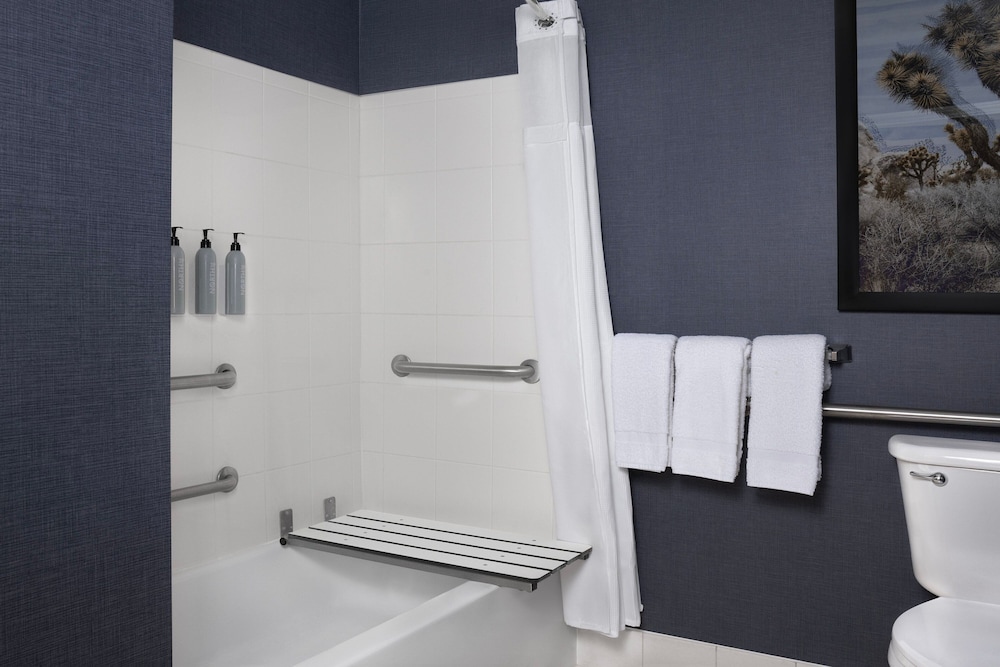 Suite, 1 Bedroom (Mobility/Hearing Accessible, Tub) photo 1