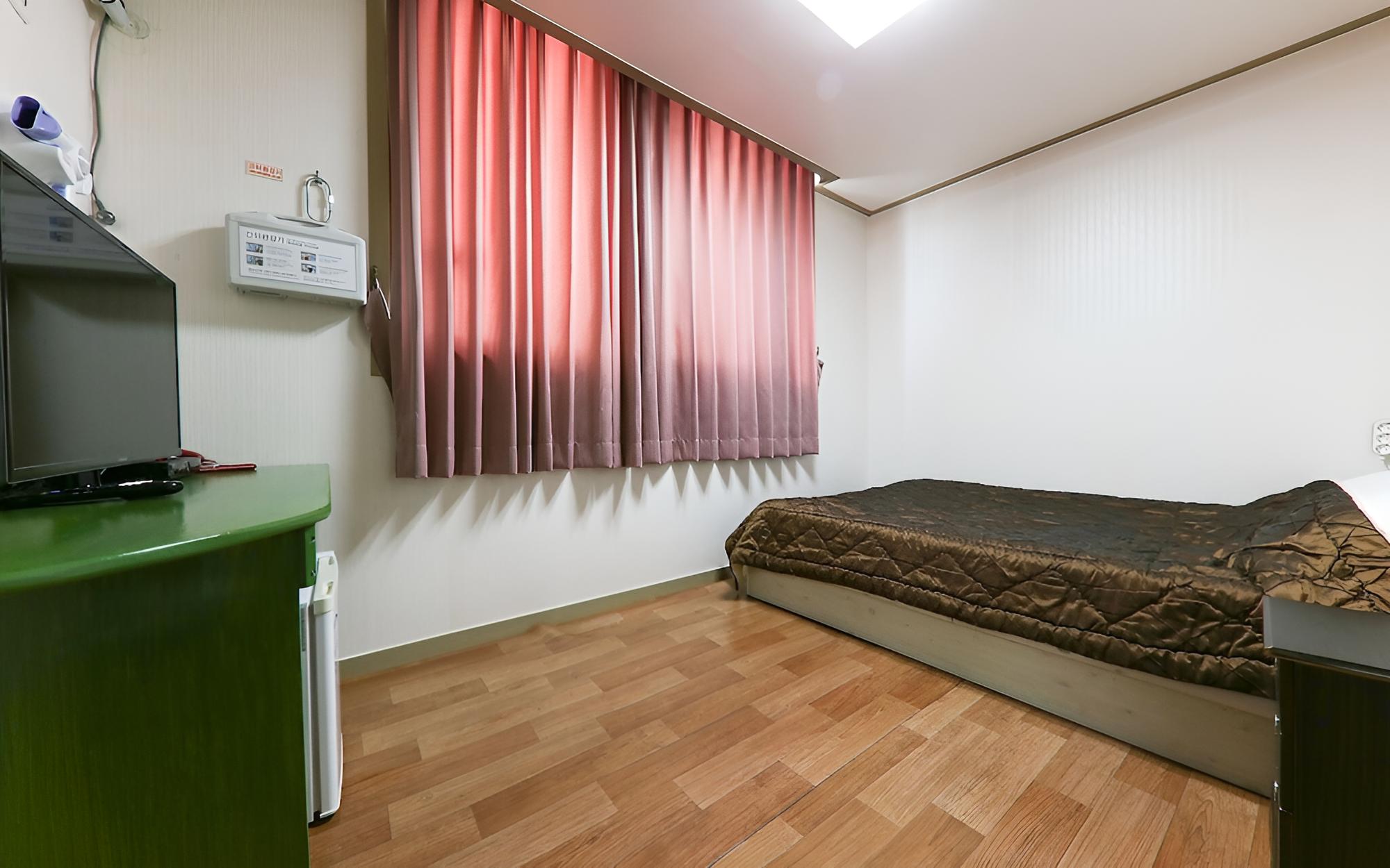 Room (Bed) photo 1