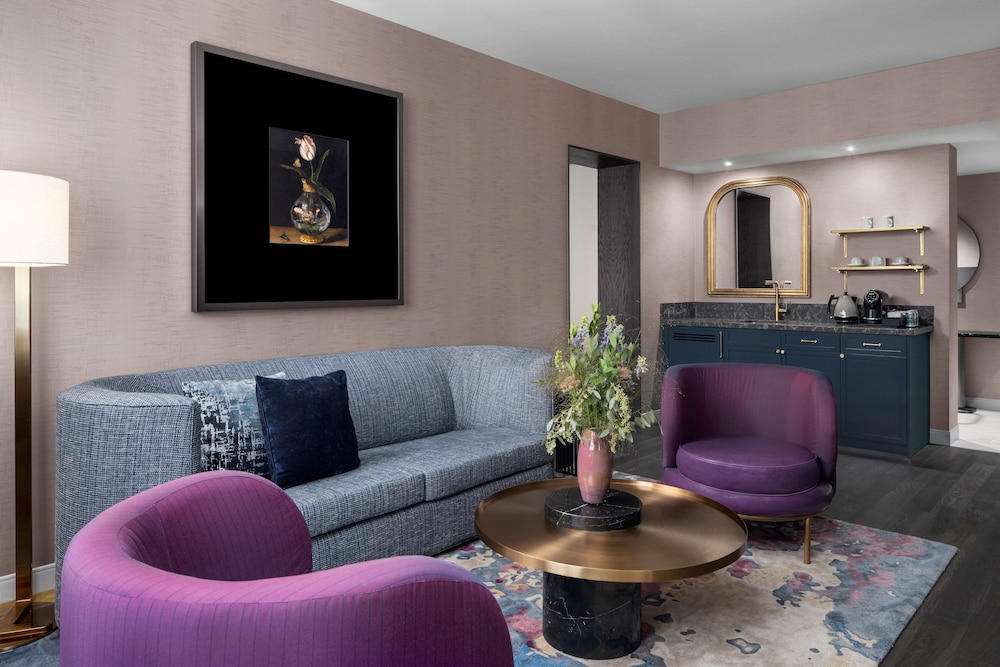 Suite, 1 Bedroom, City View