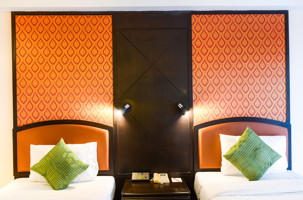 Deluxe Room, Pool View - Photo 3