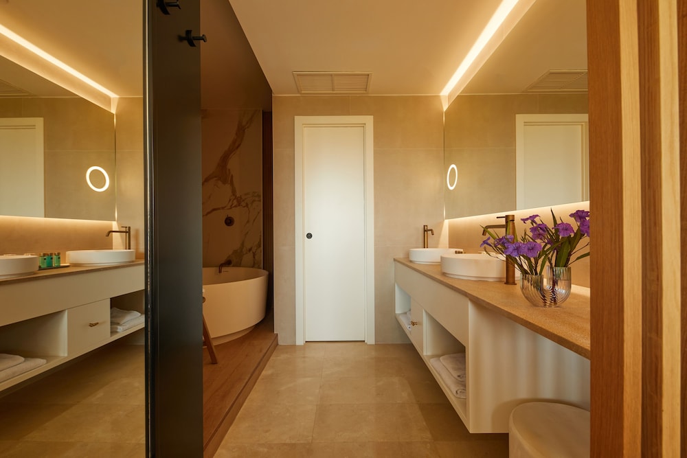 Suite Son Caliu Partial Sea View (VIP Lounge Included) - Photo 17