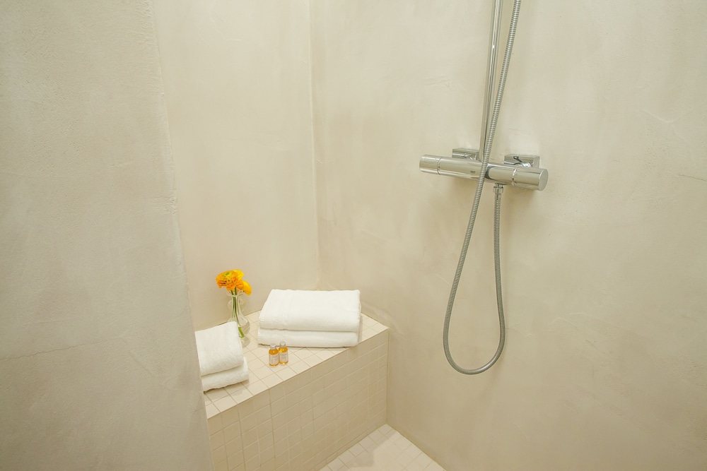 Superior Double or Twin Room thumbnail 6