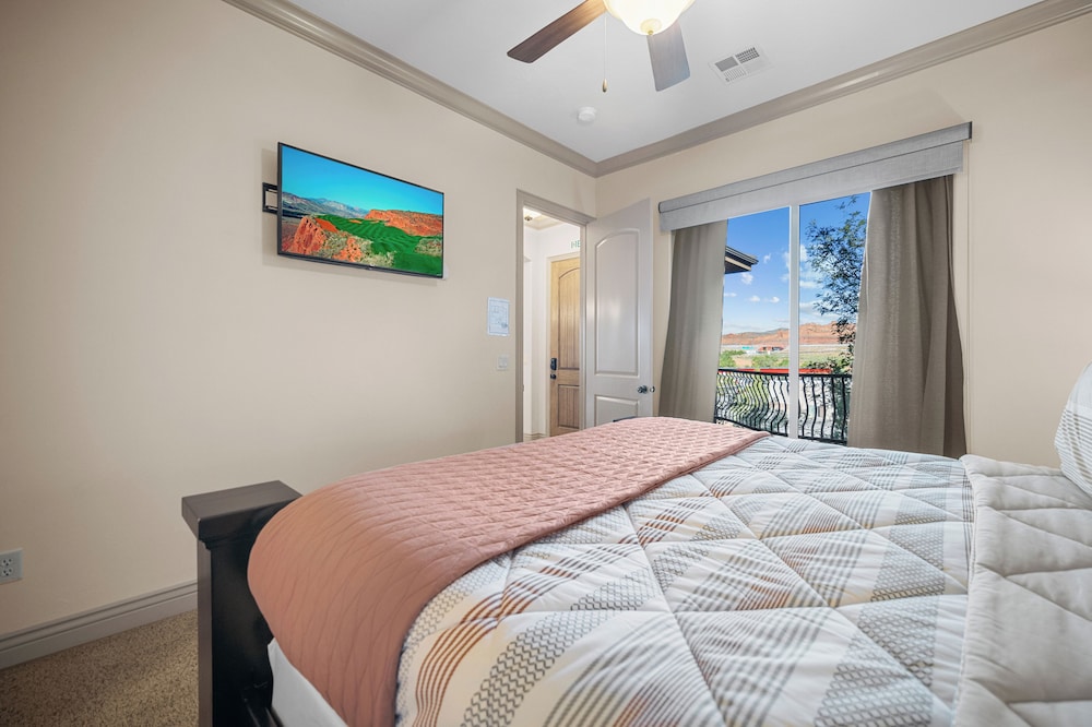 Condo, Multiple Beds, Balcony, Mountain View (Above It All) photo 2