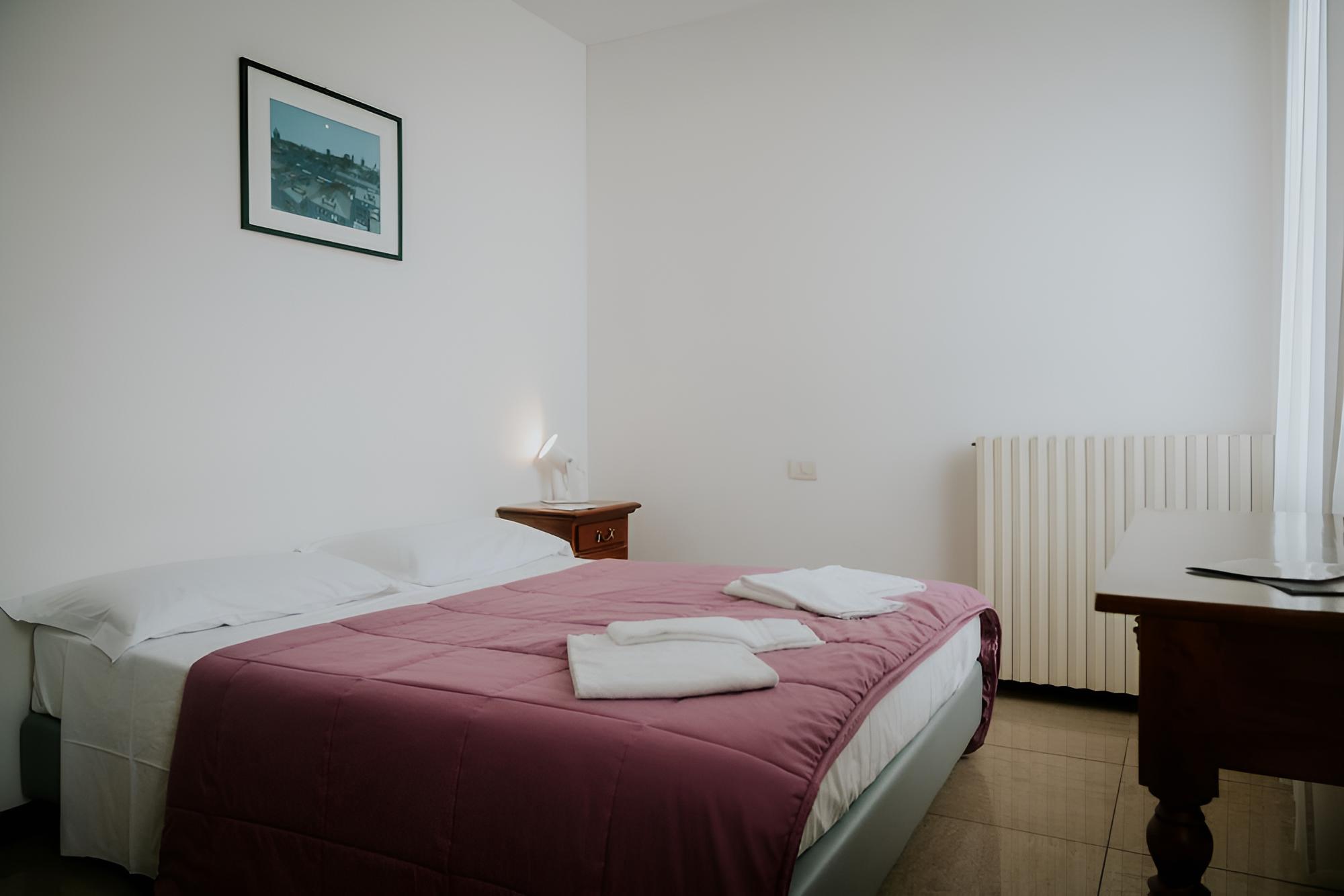 Standard Double Room photo 2