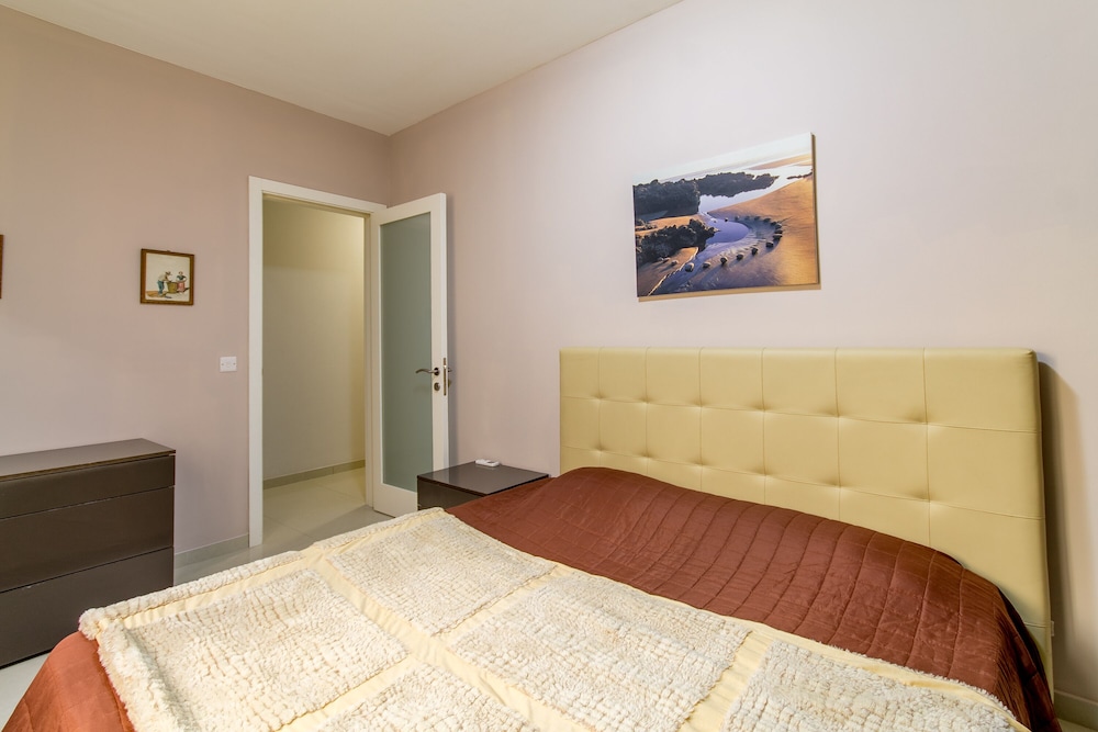 Family Apartment, 3 Bedrooms, 2 Bathrooms (Sunny & Pool Quiet Apart Qala Gozo) photo 1