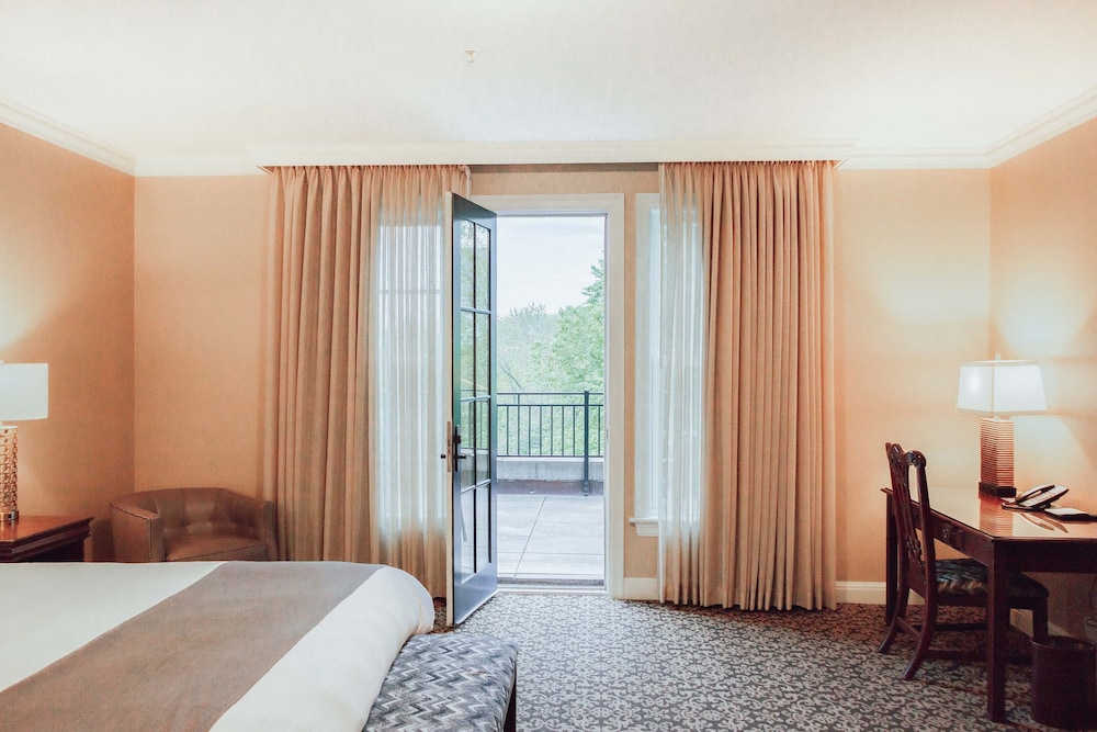 Luxury Room, 1 King Bed, Terrace - Photo 4