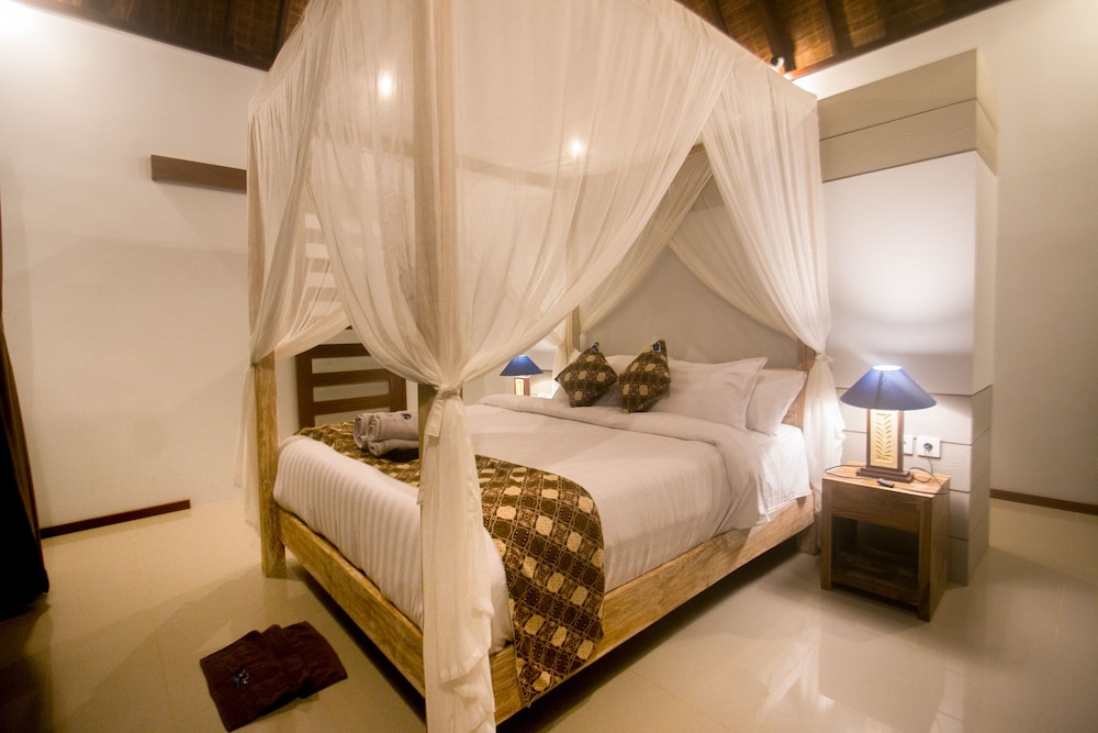 Villa 4 photo 1