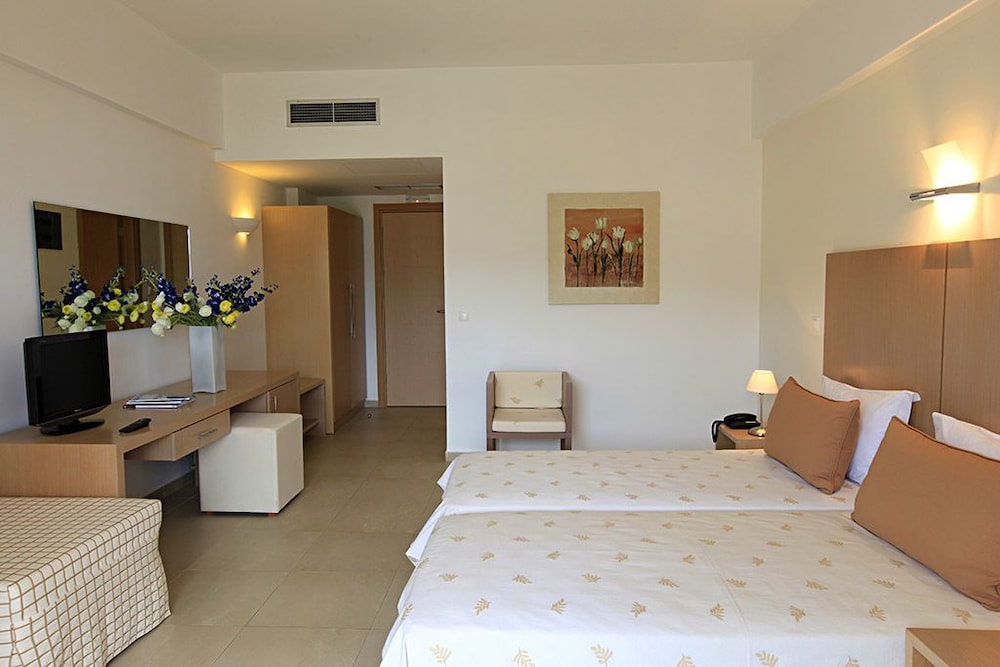Superior Double or Twin Room, Sea View - Photo 1