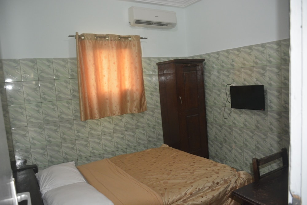 Standard Single Room, 1 Queen Bed, Non Smoking photo 3