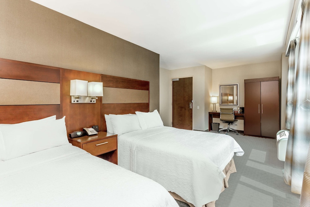 Room, 2 Double Beds, Accessible, City View (Roll-In Show)