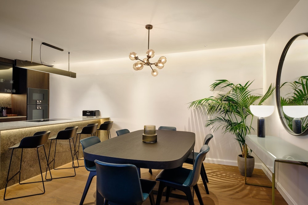 Room, 3 Bedrooms, Balcony, River View (The Cadogan Residence, View)