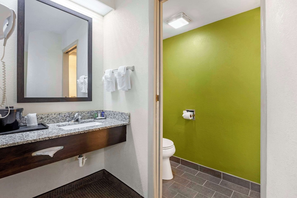 Standard Double Room, 2 Double Beds, Non Smoking - Photo 4