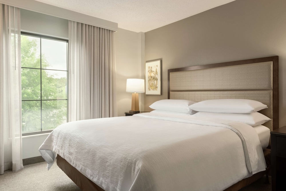 Suite, 1 King Bed, Accessible, Bathtub - Photo 3