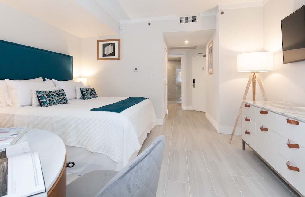 Comfort Double Room, 1 King Bed, Partial Ocean View0902.01
