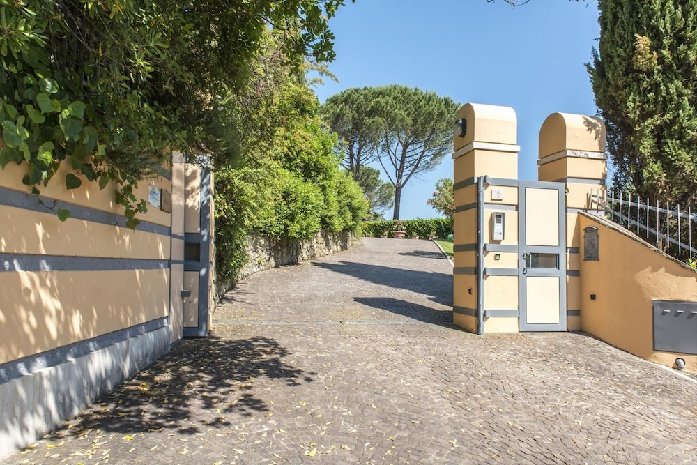 Villa photo 3
