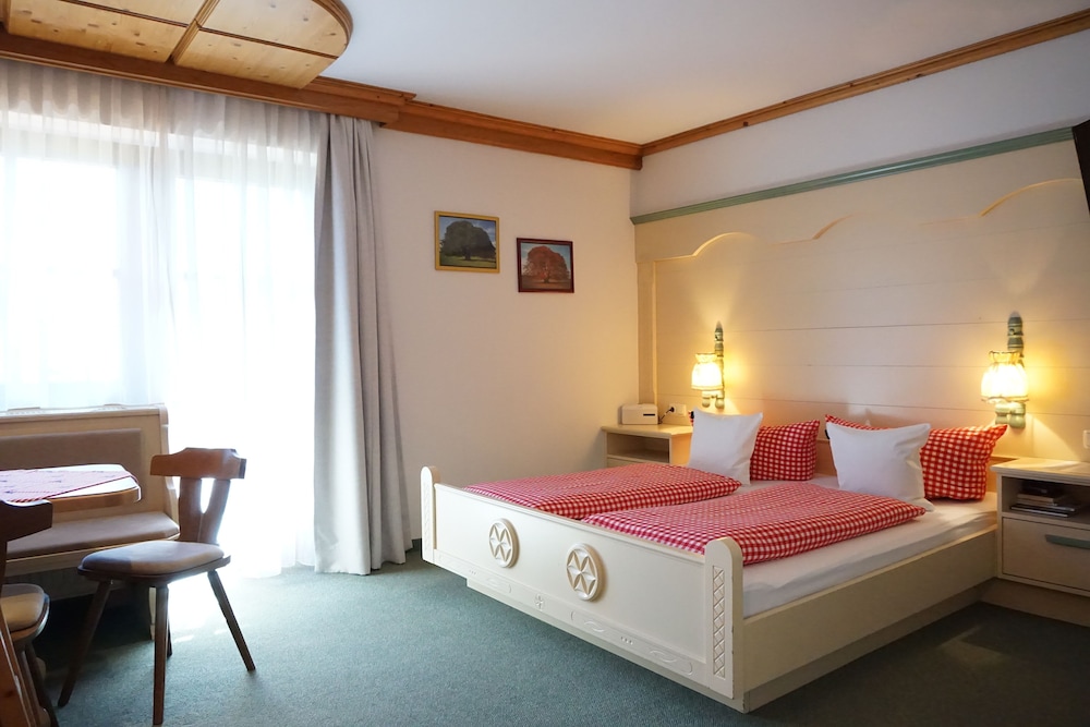 Basic Quadruple Room photo 3