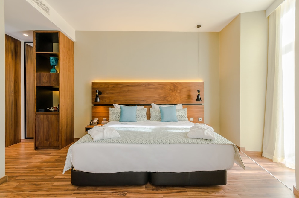 Premium Double or Twin Room (Corner)