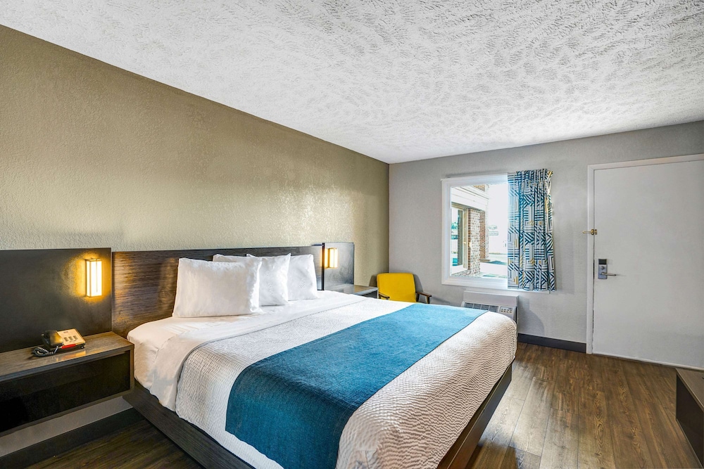 Deluxe Suite, 1 King Bed, Accessible, Non Smoking photo 3