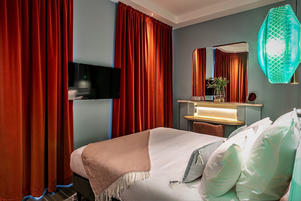 Classic Room, 1 Queen Bed photo 2