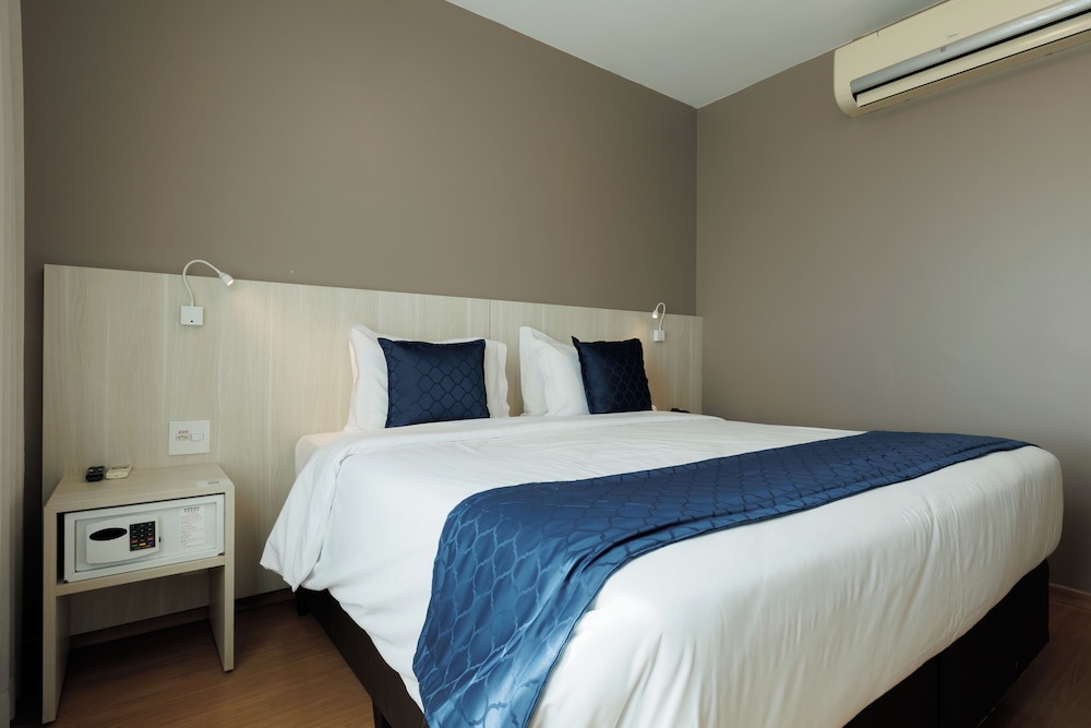 Deluxe Double Room thumbnail 6
