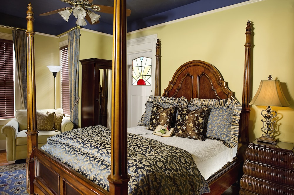 Premium Room, 1 Queen Bed, Jetted Tub