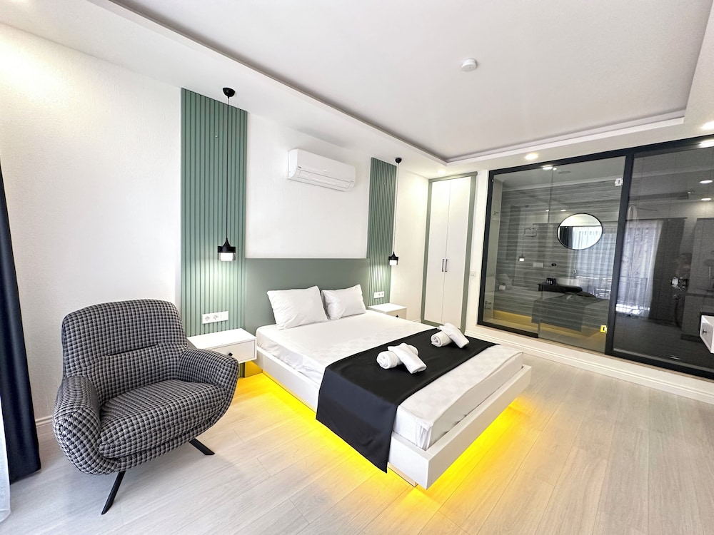 Junior Room, 1 Queen Bed, Garden View, Ground Floor photo 2