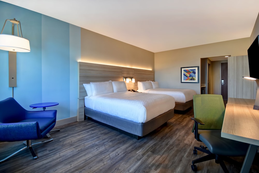 Suite, 2 Queen Beds, Balcony, Beachfront photo 3