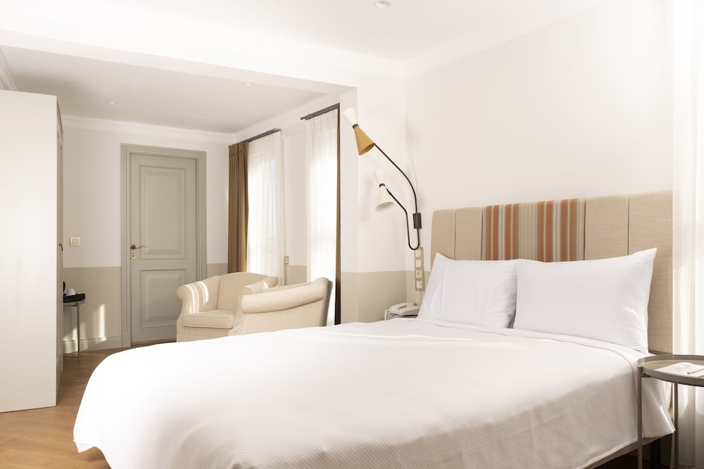 Junior Suite with Balcony and Sea View photo 3
