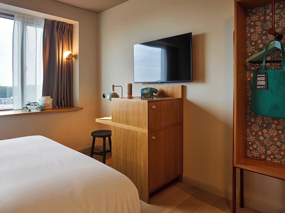 Medium Room