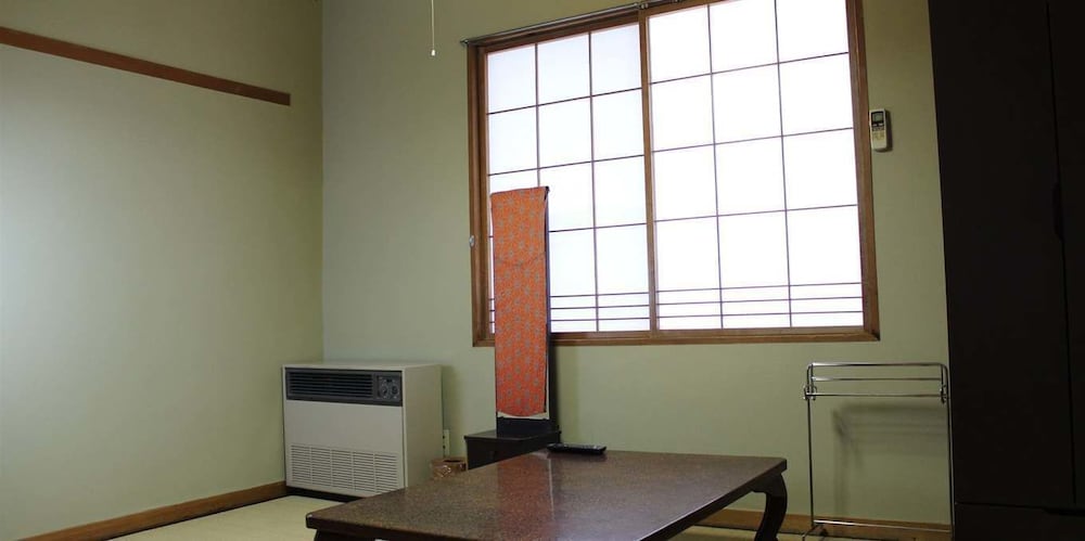 Japanese Style Economy Twin Room with Shared Bathroom - Non-Smoking photo 1