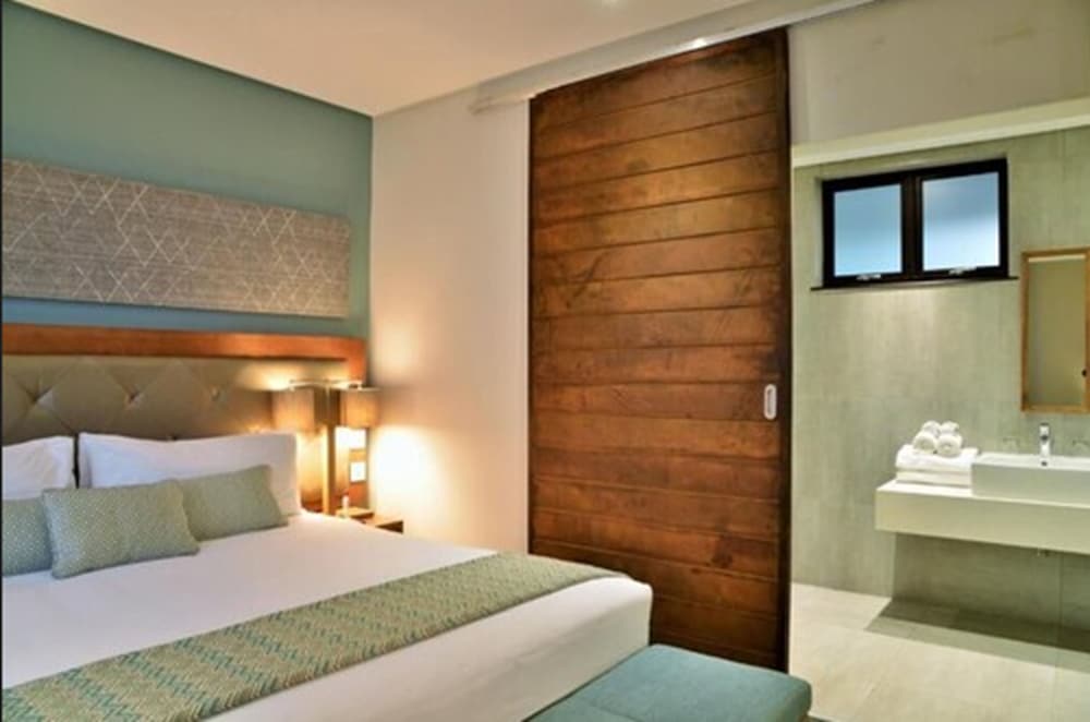 Suite, 1 Double Bed, River View photo 2