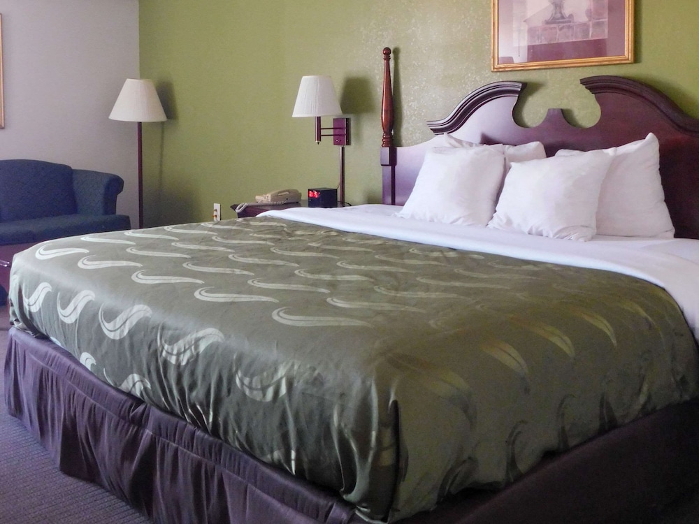 Standard Room, 1 King Bed with Sofa bed, Non Smoking - Photo 4