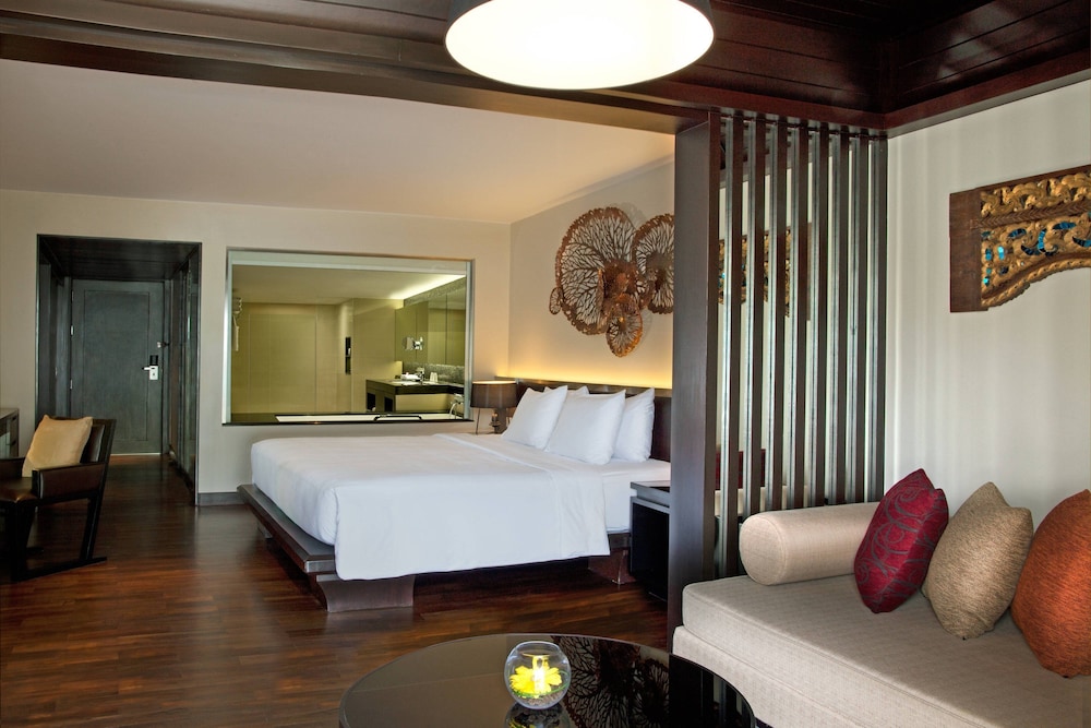 Junior Studio Suite, 1 King Bed, Ocean View - Photo 2