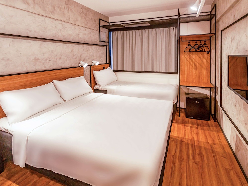 Standard Room, Multiple Beds - Photo 1
