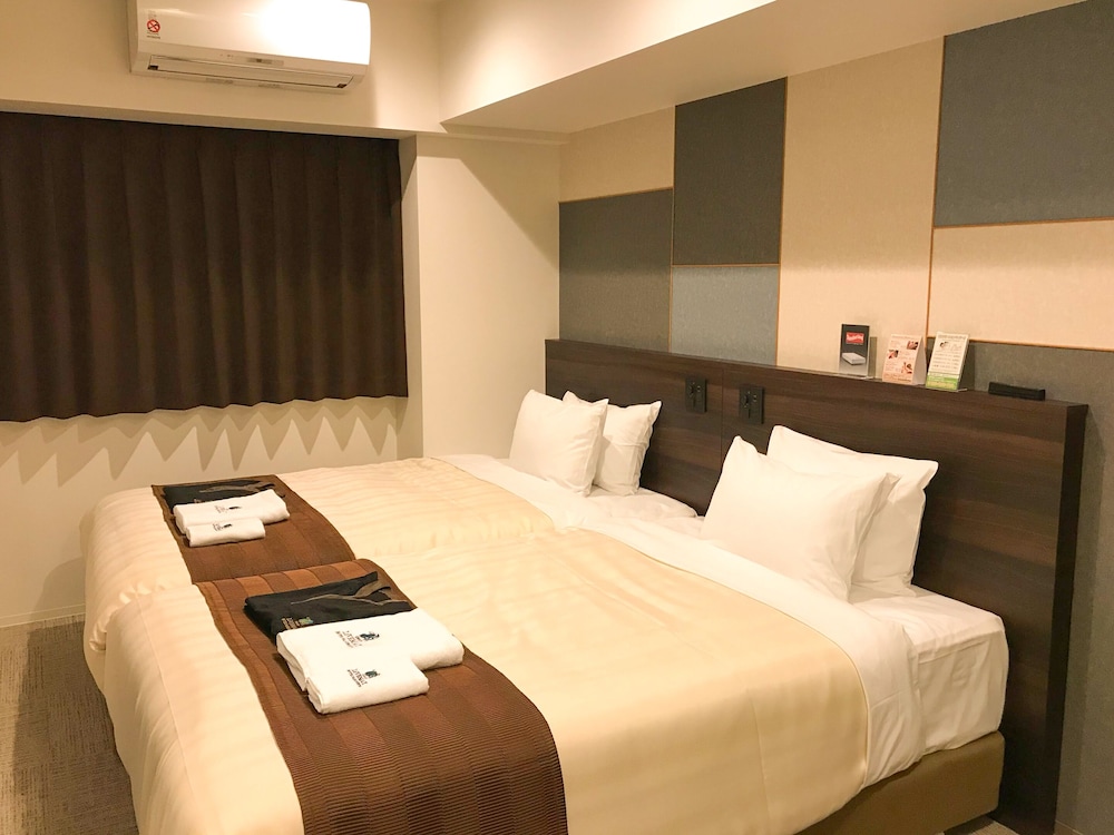 Twin Room, Smoking photo 1