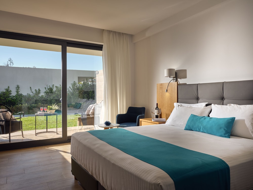 Superior Double Room, Pool Access