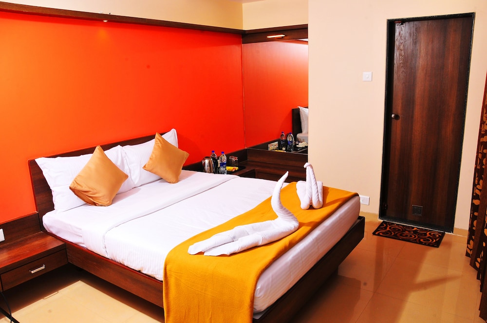 Executive Studio, 1 King Bed, Smoking, City View photo 2