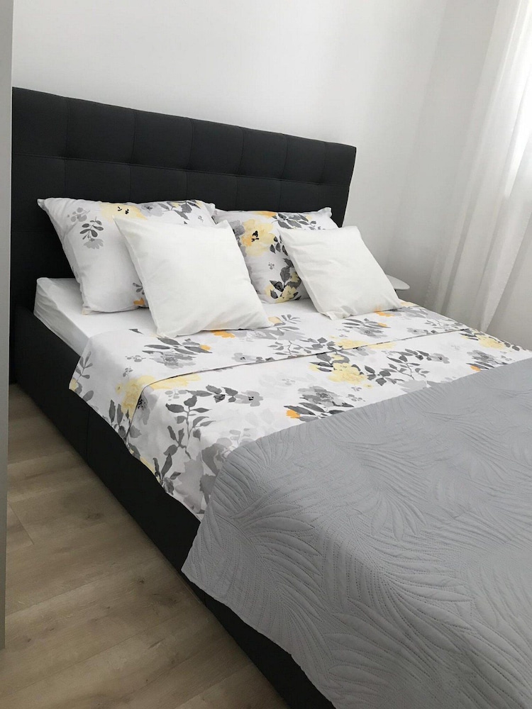 Apartment (One Bedroom Apartment)