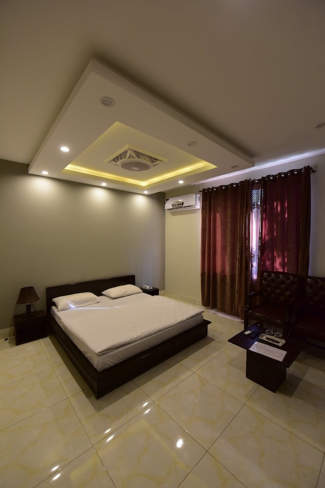 Deluxe Duplex, River View