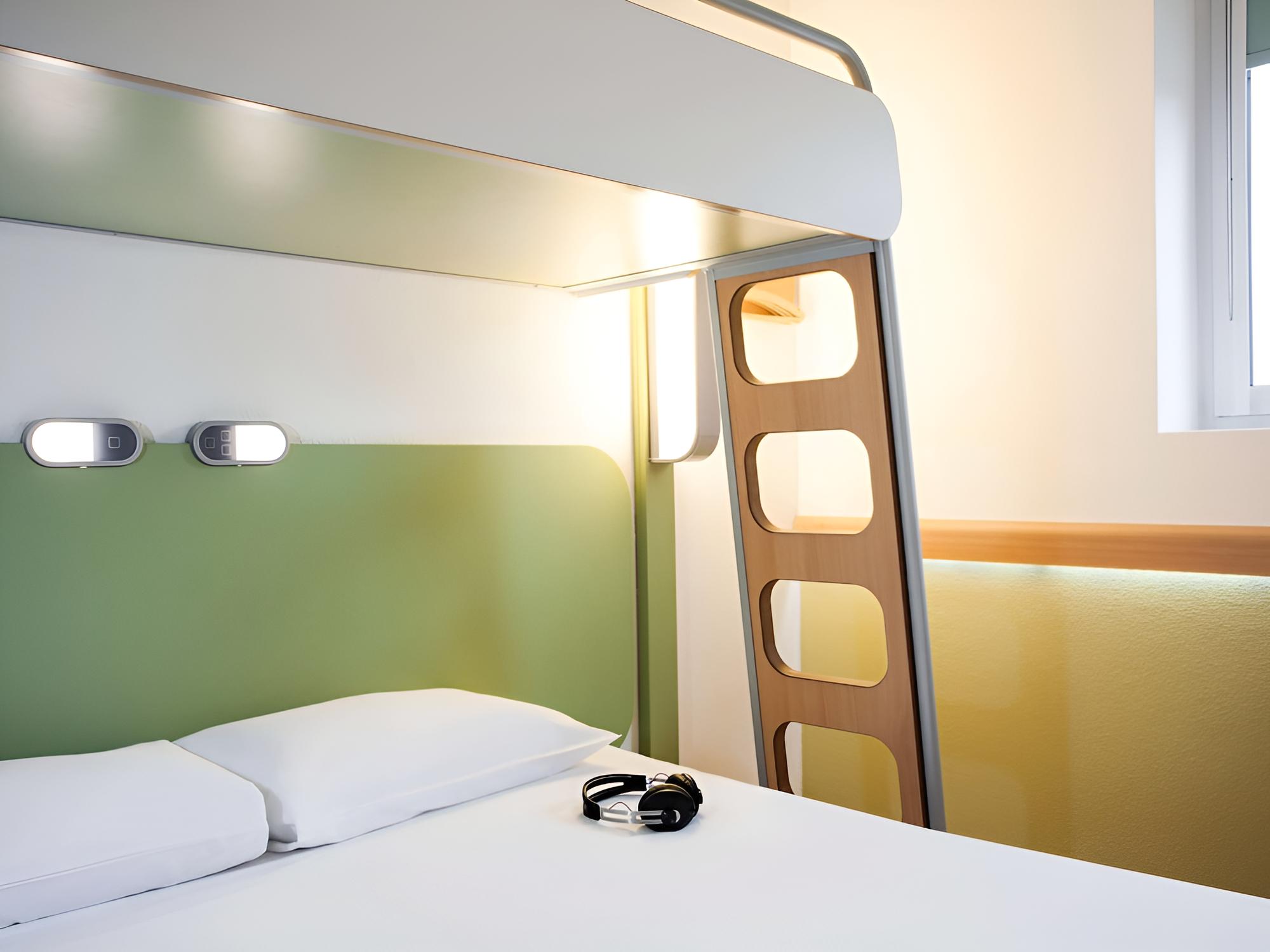 Classic Triple Room, 1 Double Bed photo 3
