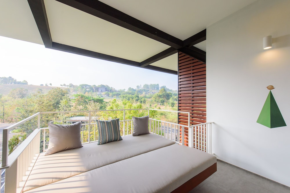 Suite with Mountain View - Photo 8