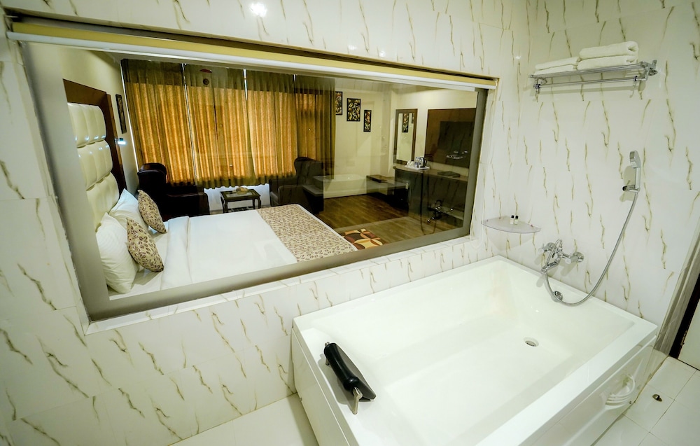 Junior Suite, Mountain View - Photo 3