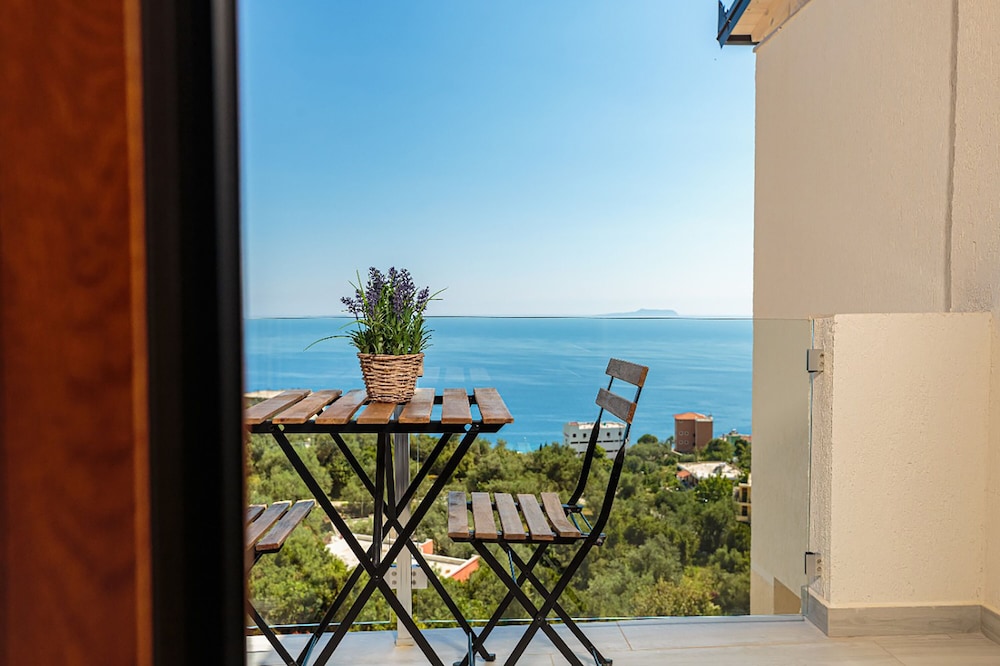 Deluxe Double Room, Balcony photo 1
