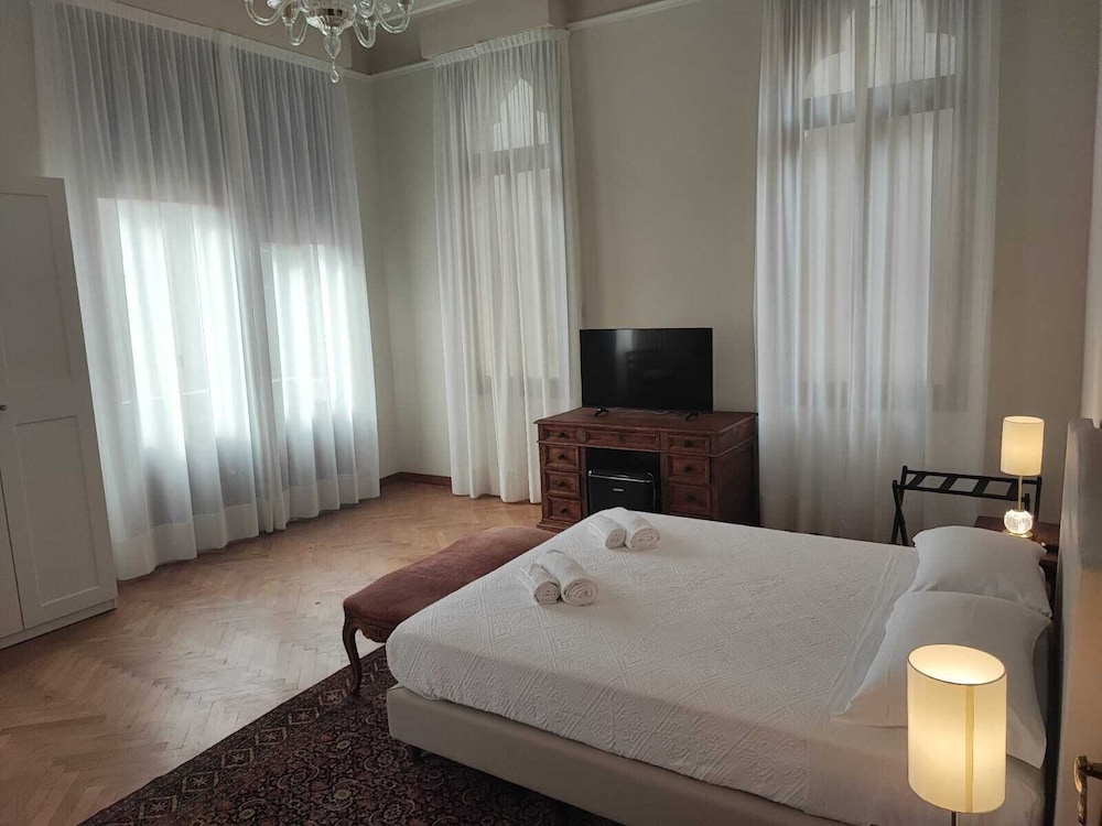 Deluxe Room, City View photo 1