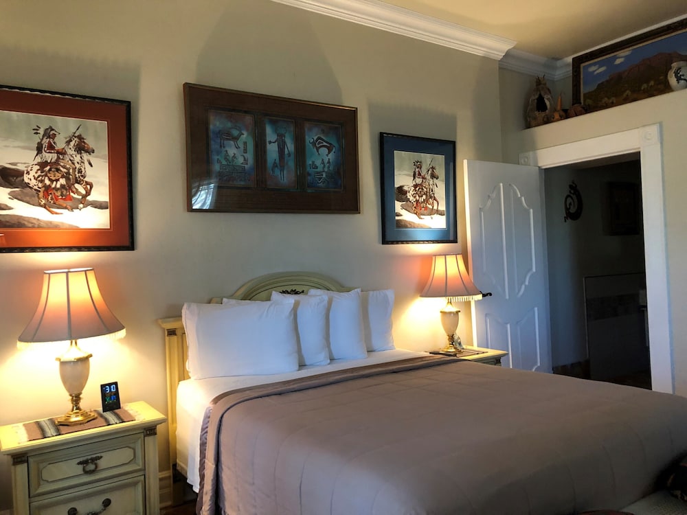 Superior Room, 1 Queen Bed, Non Smoking, Refrigerator & Microwave (Tucson Room) photo 3